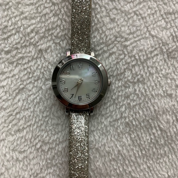 CUTE DISNEY SPARKLY WATCH WORN TWICE LIKE NEW CONDITION battery must be replaced - Picture 7 of 15